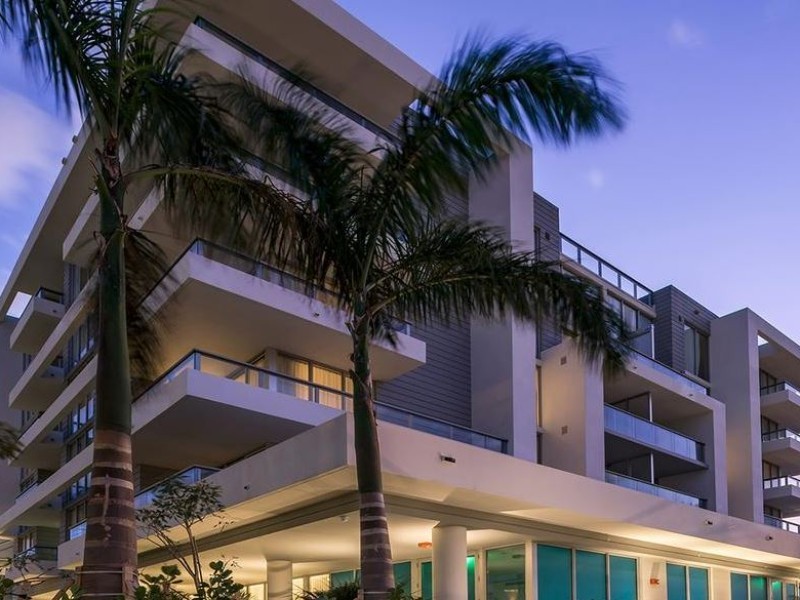 9201 E Bay Harbor Drive - Florida - Bay Harbor Islands - 33154